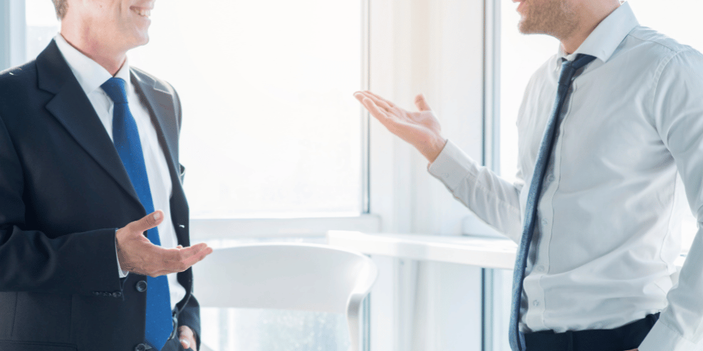 Empresarios haciendo negocios en África Occidental